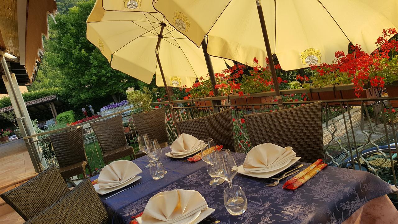 Ristorante Primula Bianca Hotel Varzi Exterior foto